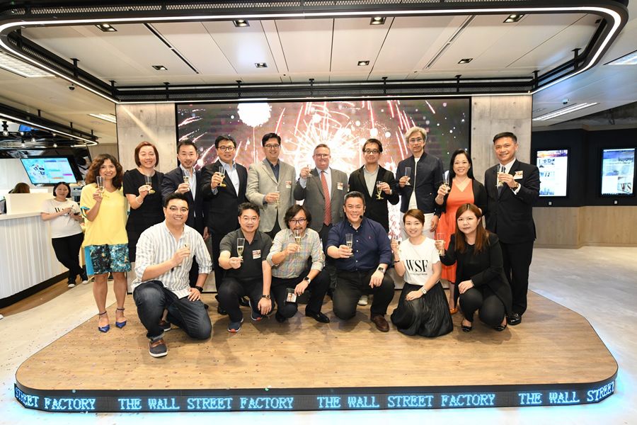 Director-General of Investment Promotion, Mr Stephen Phillips (Fifth right at the back), Founder and Chairman of TNG Mr Alex Kong (third right in the front) and guests