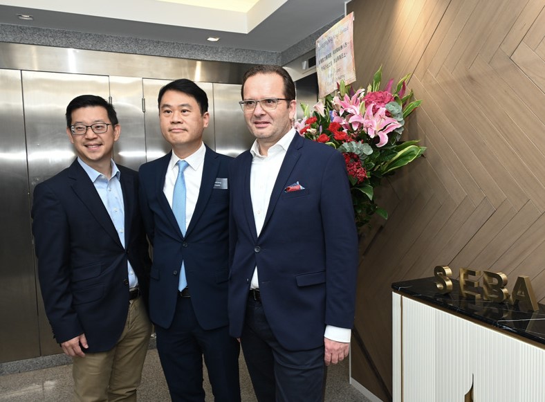SEBA Hong Kong’s Managing Director, Mr Ludovic Shum (left); Head of Financial Services and Global Head of Family Office, InvestHK, Mr Dixon Wong (centre); and Chief Executive Officer, SEBA Bank AG, Mr Franz Bergmueller