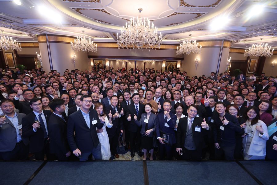 The Chief Executive, Mr John Lee (first row, sixth right)) with guests at an Invest Hong Kong reception today (15 June).