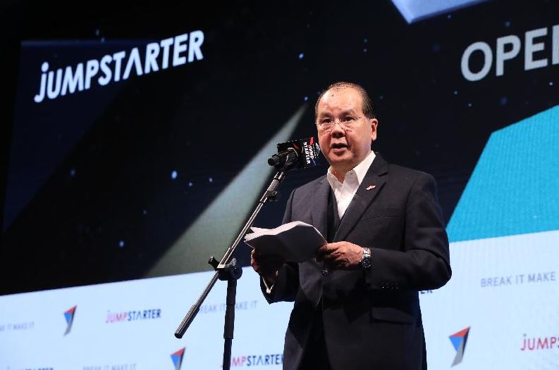 The Chief Secretary for Administration, Mr Matthew Cheung Kin-chung, reiterates the Government's support for the start-up community in Hong Kong at Jumpstarter on 24 January during the StartmeupHK Festival.
