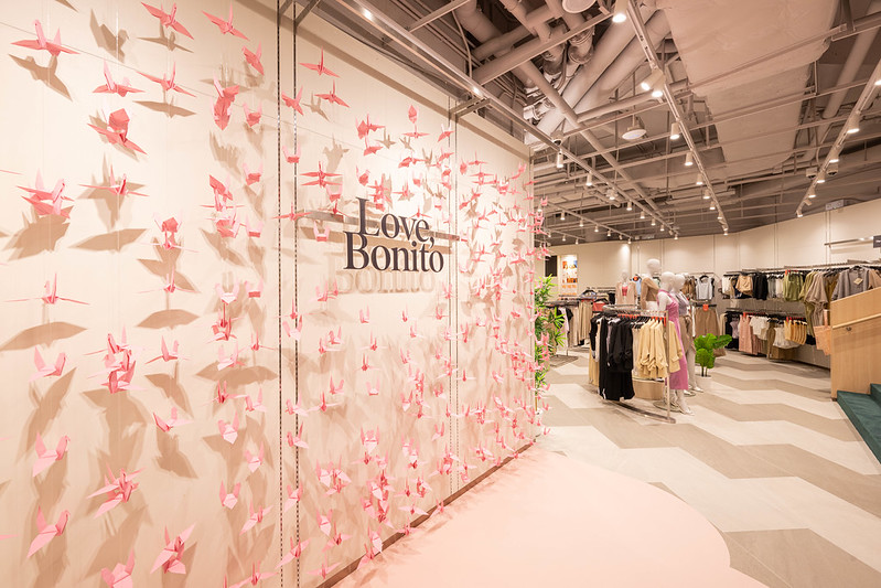 Love, Bonito offers Asian-centric fit and functional, yet trendy, women's clothing to customers in Hong Kong. 