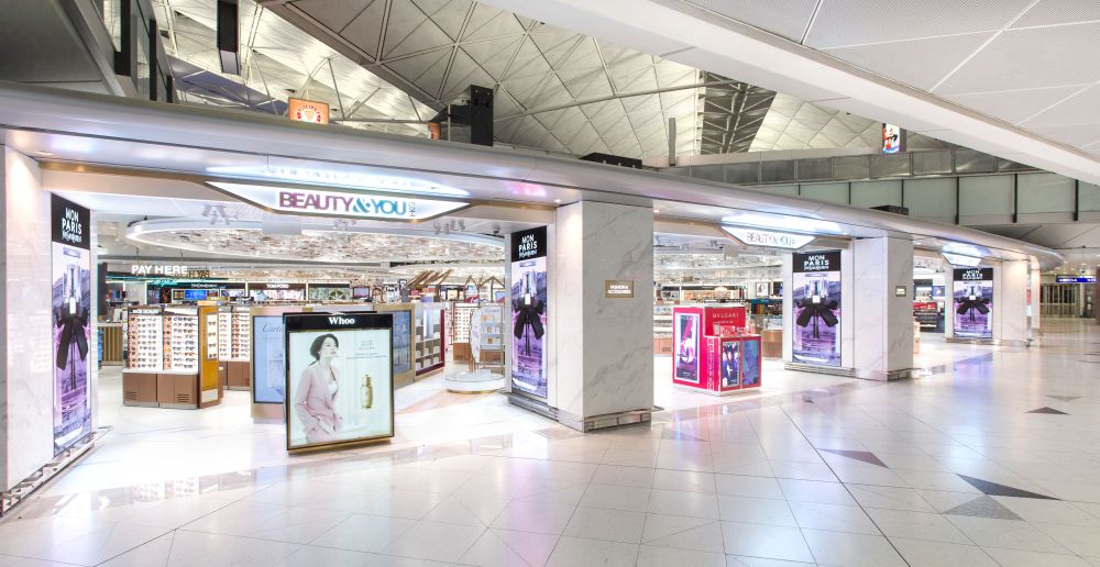 The Shilla Duty Free announced today (28 June 2018) the official opening of its retail stores chain at the Hong Kong International Airport, taking an important step in the Korean travel retailer’s continuous expansion plan in East Asia. Picture is the shop front
