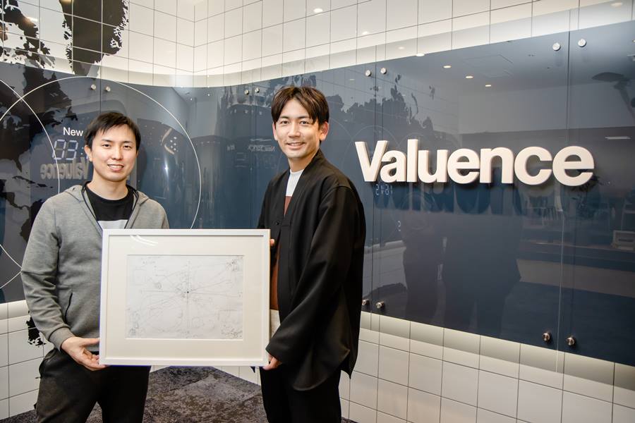 Mr Mago Nagasaka, the artist & CEO, MAGO CREATION Inc.(Left) and Mr Shinsuke Sakimoto, CEO, Valuence Group (Right)