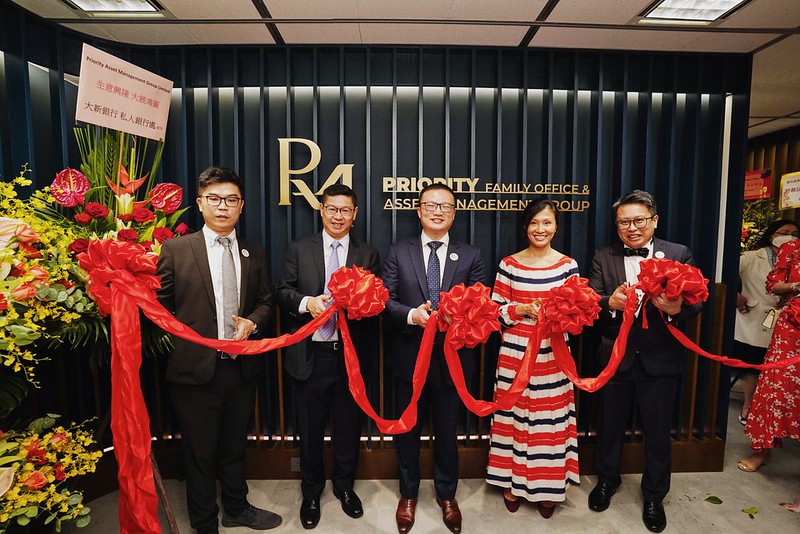 (From left) the Executive Director of Priority Asset Management Group Limited, Mr William Tam; Managing Director of Priority Asset Management Group Limited Mr Eugene Ho; the Chief Executive Officer of Priority Asset Management Group Limited, Mr Morgan Lin; the Deputy Global Head of Family Office at Invest Hong Kong, Ms Christine Ho; and Managing Director of Priority Asset Management Group Limited Mr June Lee